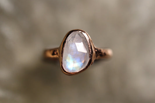 Moonstone and 9ct Rose Gold ring